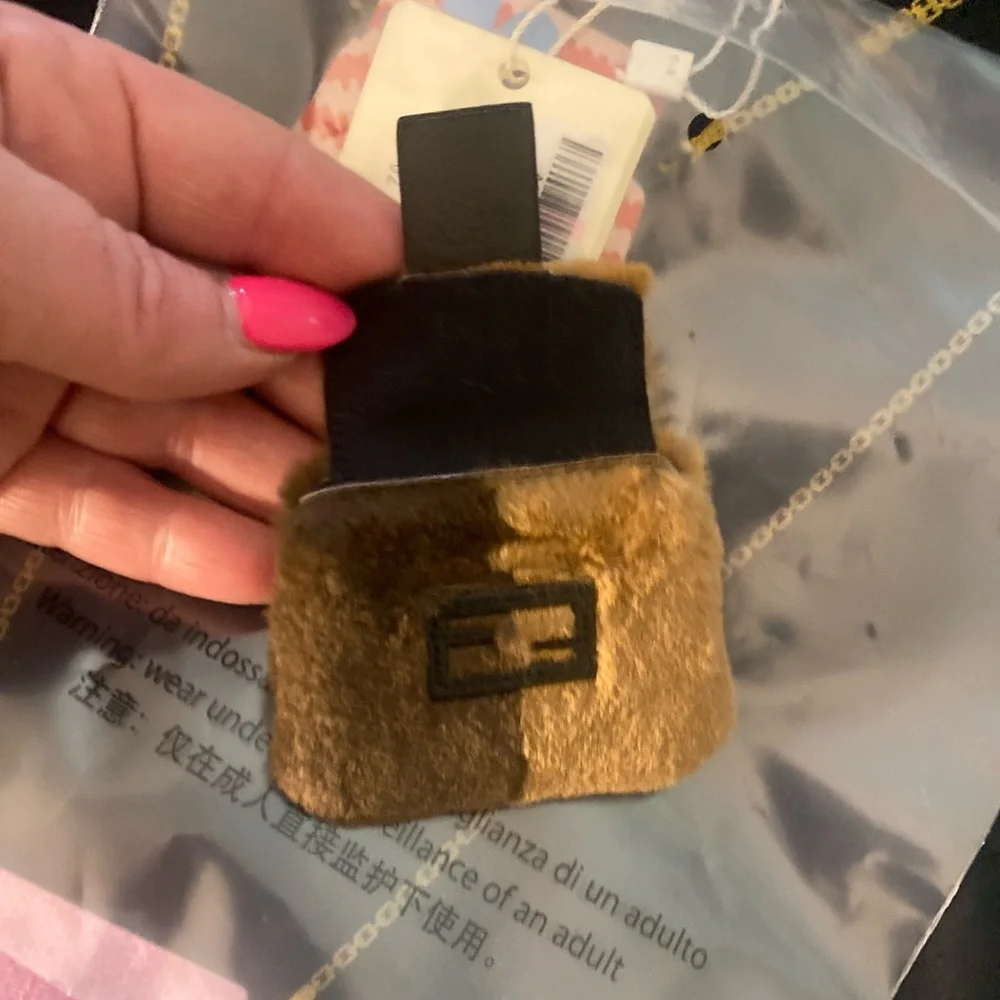 NWT Guaranteed Authentic Fendi Girl’s Handbag T-Shirt w/Authenti Mini Purse - Picture 8 of 16